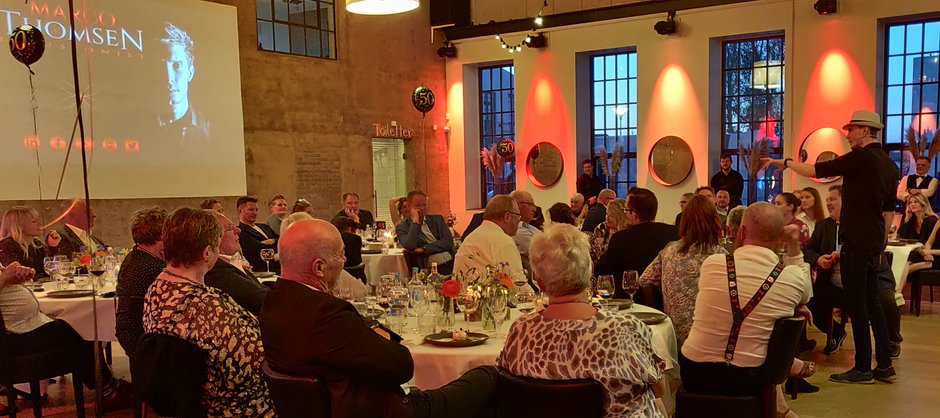 Marco Thomsen leverer underholdning til konfirmationsfest - magi for unge og voksne